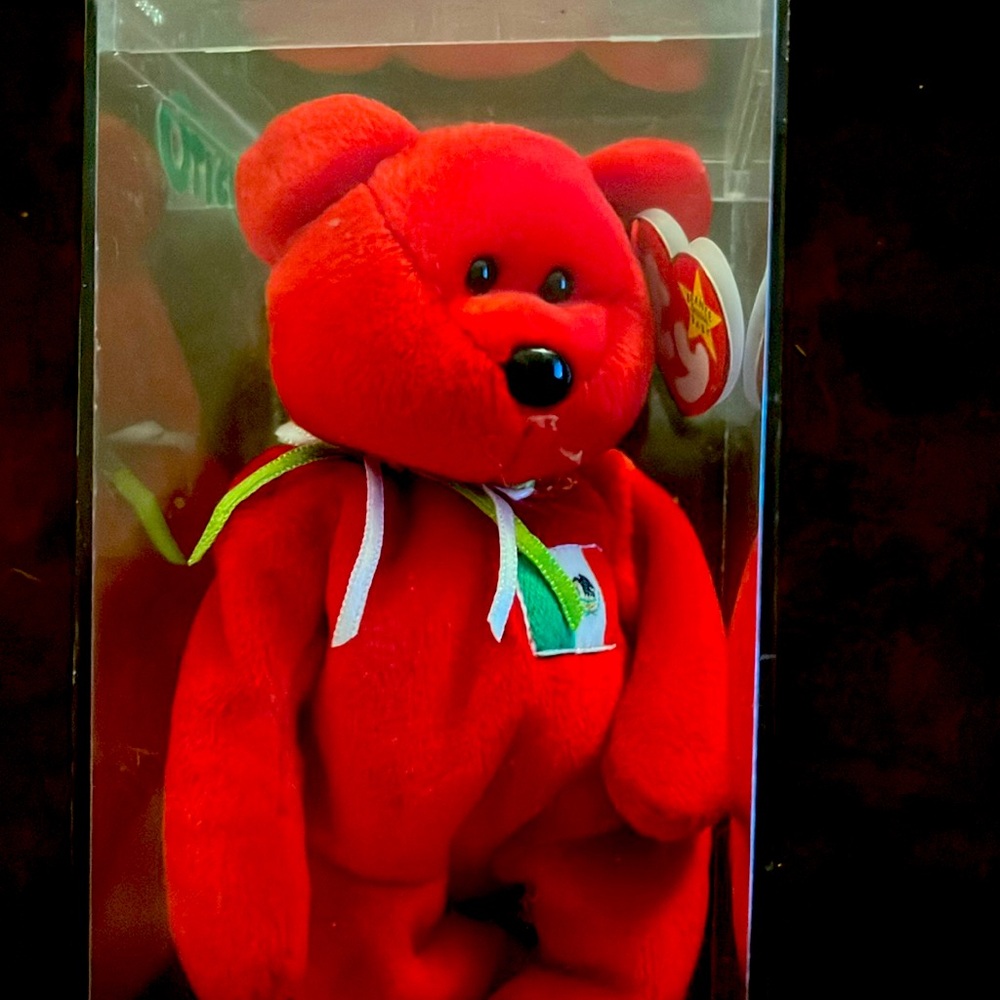 Site beanie has been stored in the case since it was purchased